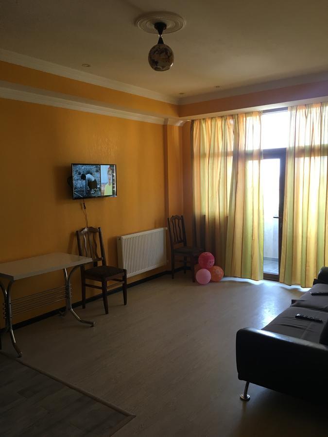 Homestay Apartment On Angisa Street 바투미 외부 사진